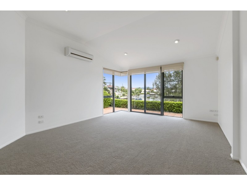 Villa 2 ‘Ashton’ Rhode Island 125 Santa Cruz Boulevard, Clear Island Waters QLD 4226