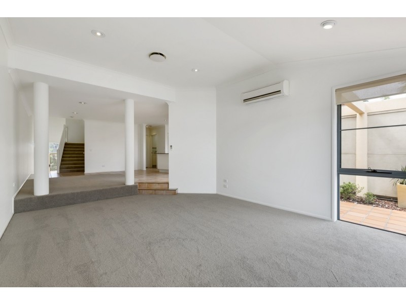 Villa 2 ‘Ashton’ Rhode Island 125 Santa Cruz Boulevard, Clear Island Waters QLD 4226