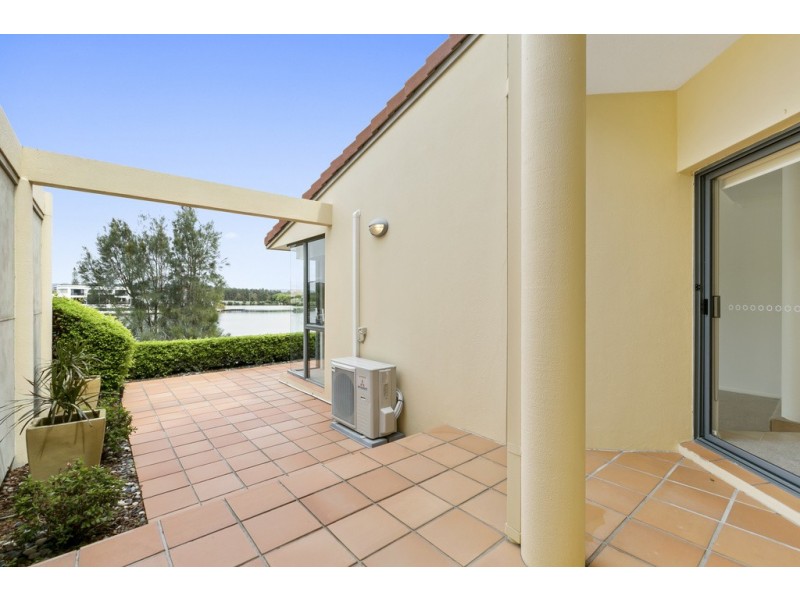 Villa 2 ‘Ashton’ Rhode Island 125 Santa Cruz Boulevard, Clear Island Waters QLD 4226