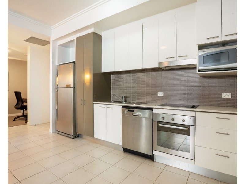 2009/33 TE Peters Drive Freshwater Point, Broadbeach Waters QLD 4218