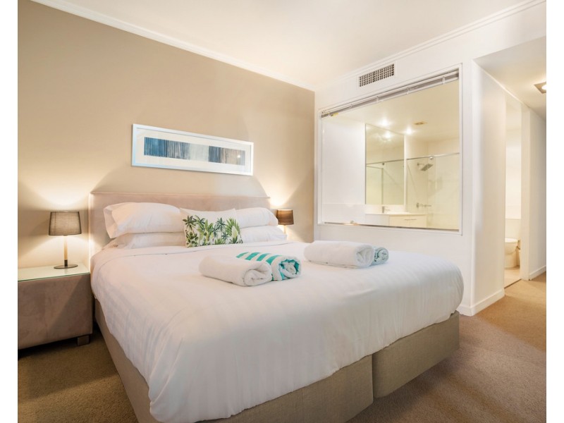 2009/33 TE Peters Drive Freshwater Point, Broadbeach Waters QLD 4218