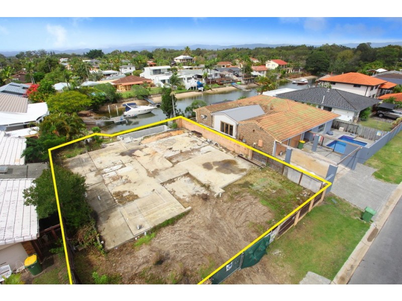 2 Pensacola Court, Broadbeach Waters QLD 4218