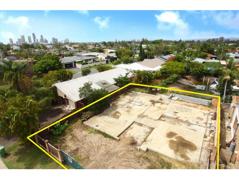 2 Pensacola Court, Broadbeach Waters QLD 4218