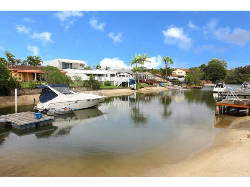 2 Pensacola Court, Broadbeach Waters QLD 4218
