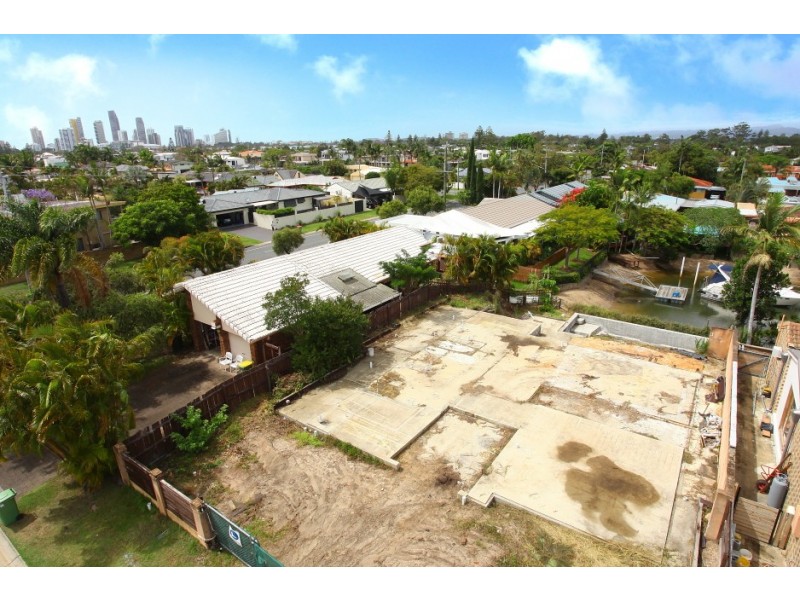 2 Pensacola Court, Broadbeach Waters QLD 4218