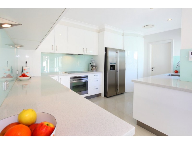 5 Tyrone Avenue, Sorrento QLD 4217