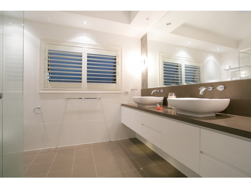 5 Tyrone Avenue, Sorrento QLD 4217