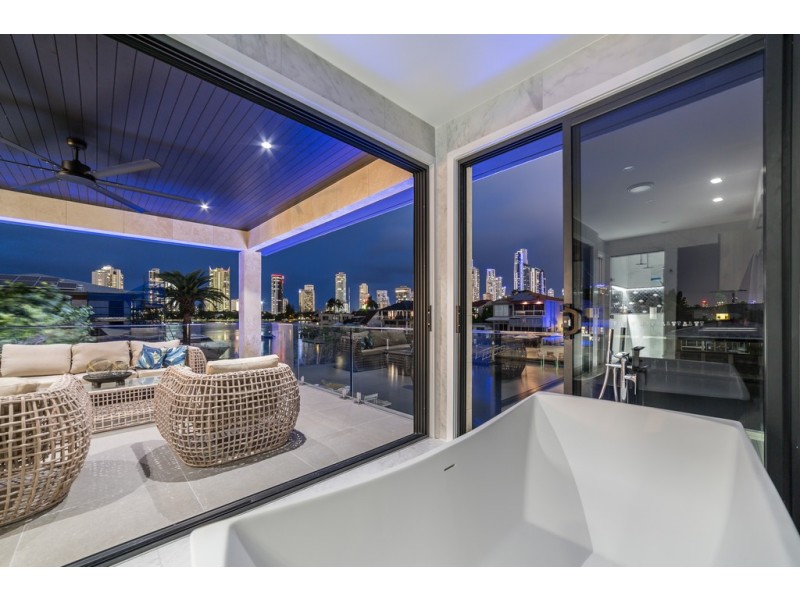 31 Southern Cross Drive, CRONIN ISLAND, Surfers Paradise QLD 4217