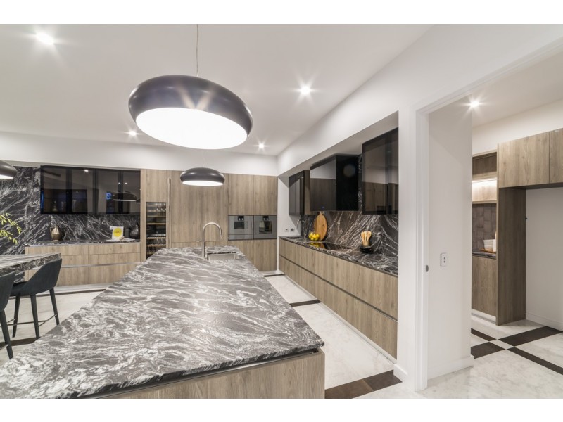 31 Southern Cross Drive, CRONIN ISLAND, Surfers Paradise QLD 4217