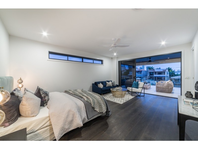31 Southern Cross Drive, CRONIN ISLAND, Surfers Paradise QLD 4217
