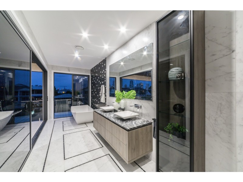 31 Southern Cross Drive, CRONIN ISLAND, Surfers Paradise QLD 4217
