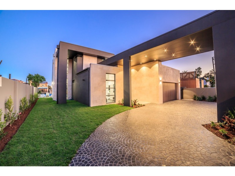 31 Southern Cross Drive, CRONIN ISLAND, Surfers Paradise QLD 4217