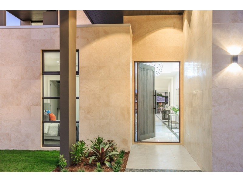 31 Southern Cross Drive, CRONIN ISLAND, Surfers Paradise QLD 4217