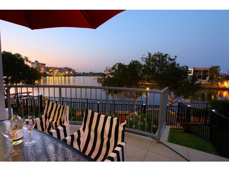3/5019 Emerald Island Drive, Carrara QLD 4211