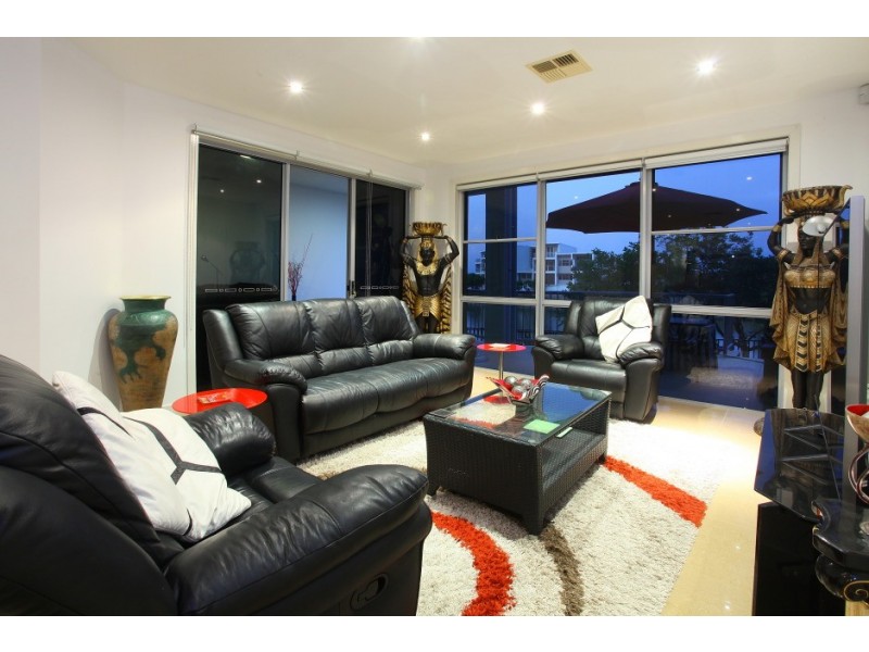 3/5019 Emerald Island Drive, Carrara QLD 4211