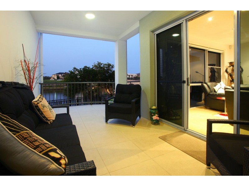 3/5019 Emerald Island Drive, Carrara QLD 4211