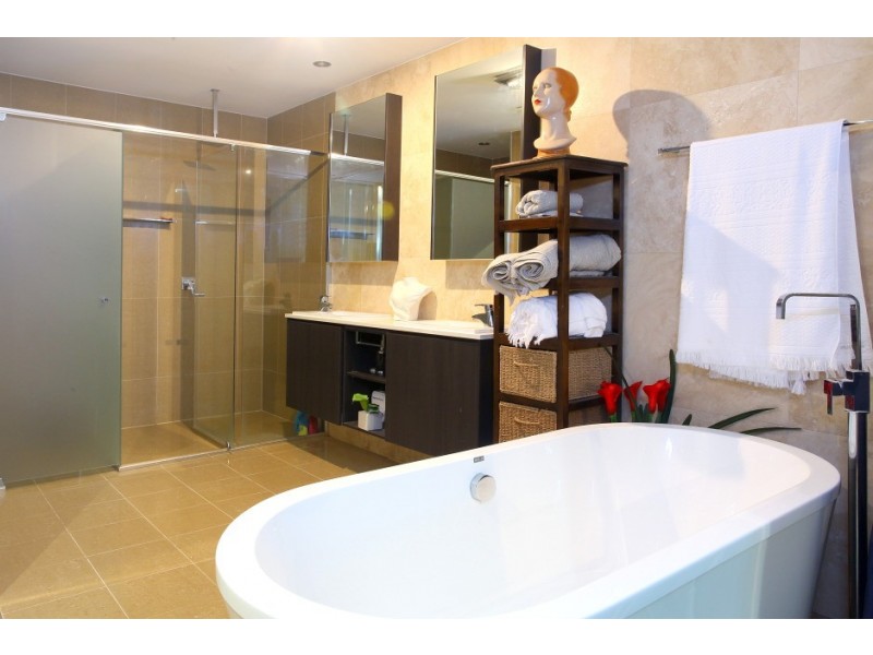 3/5019 Emerald Island Drive, Carrara QLD 4211