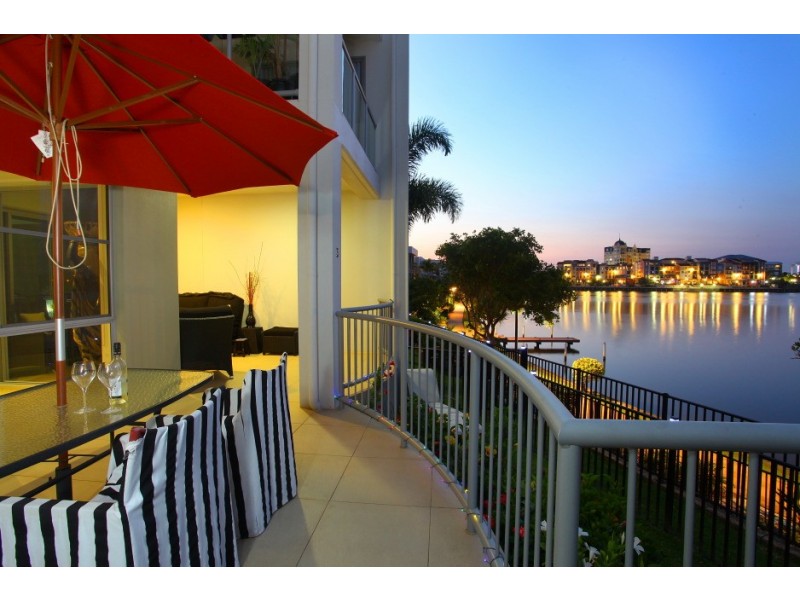 3/5019 Emerald Island Drive, Carrara QLD 4211