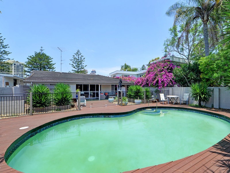 49 Amalfi Drive, Isle Of Capri QLD 4217