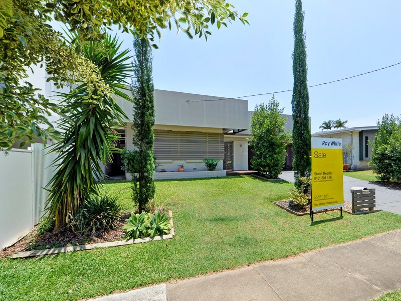 49 Amalfi Drive, Isle Of Capri QLD 4217
