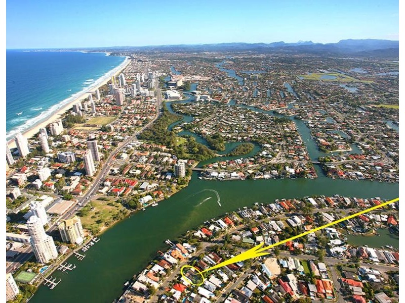 49 Amalfi Drive, Isle Of Capri QLD 4217
