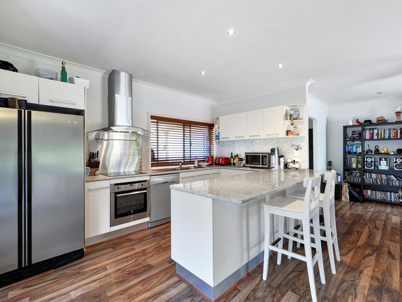 49 Amalfi Drive, Isle Of Capri QLD 4217