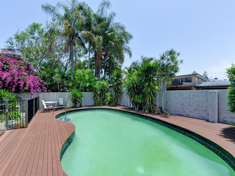 49 Amalfi Drive, Isle Of Capri QLD 4217