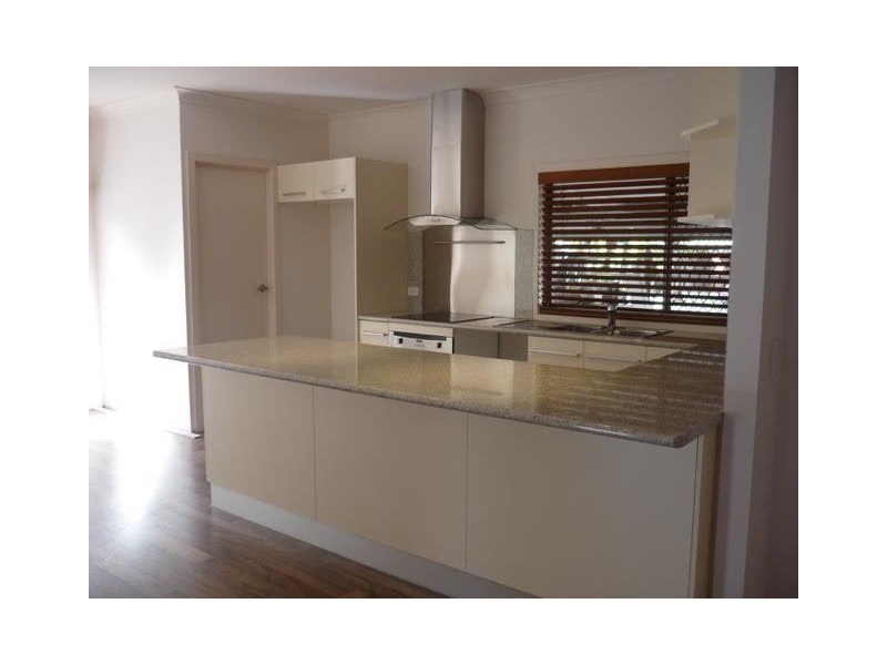 49 Amalfi Drive, Isle Of Capri QLD 4217