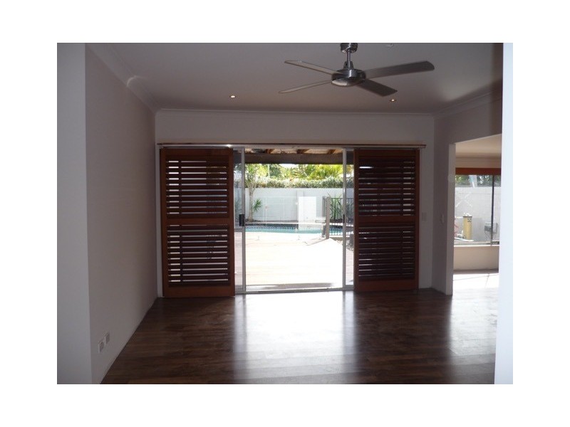 49 Amalfi Drive, Isle Of Capri QLD 4217