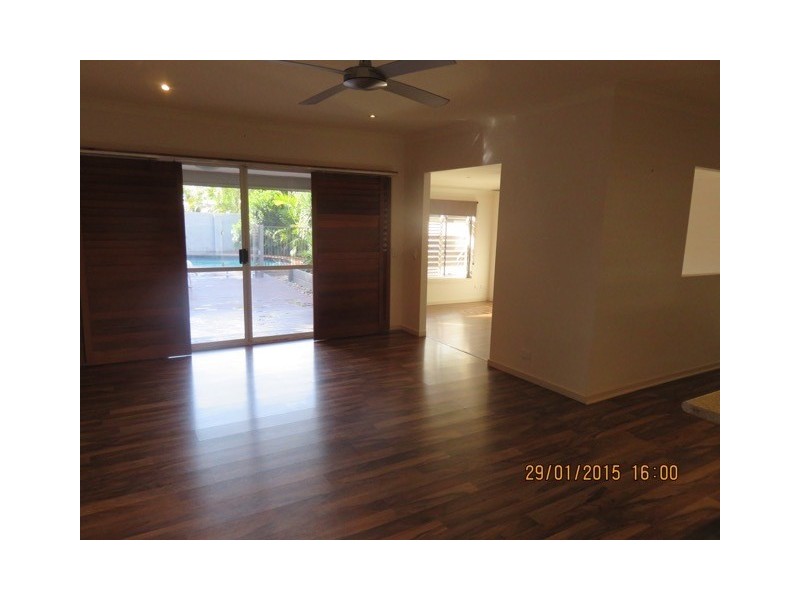 49 Amalfi Drive, Isle Of Capri QLD 4217
