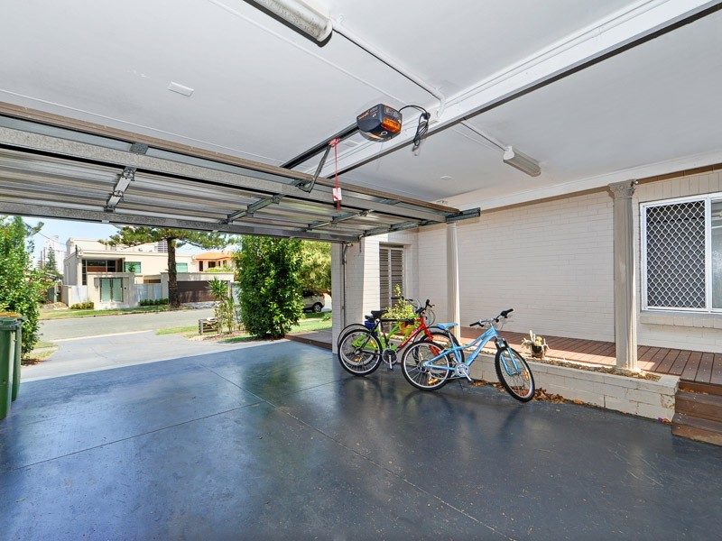 49 Amalfi Drive, Isle Of Capri QLD 4217