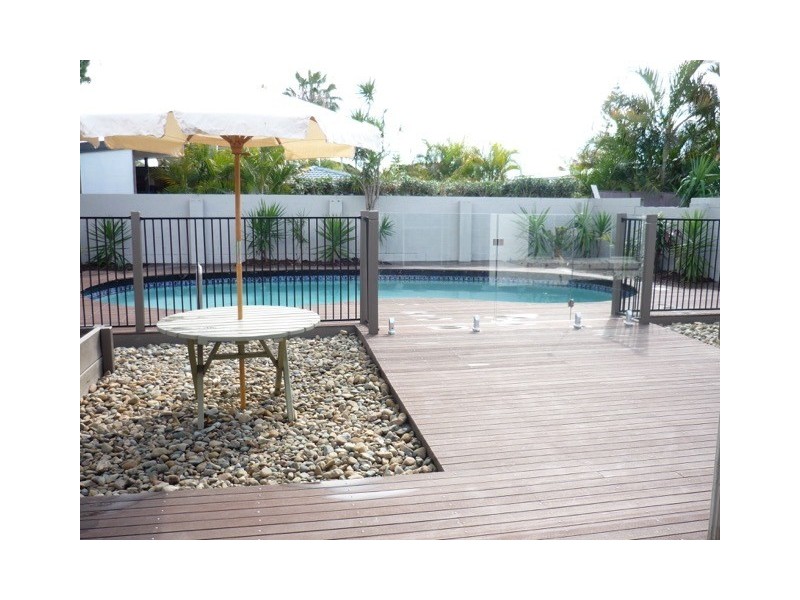 49 Amalfi Drive, Isle Of Capri QLD 4217
