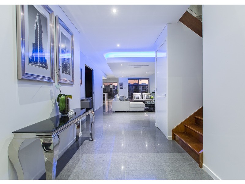 44-46 Quayside Drive, Helensvale QLD 4212