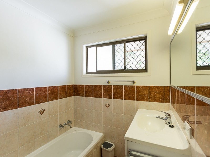 2/179 Turpin Road, Labrador QLD 4215