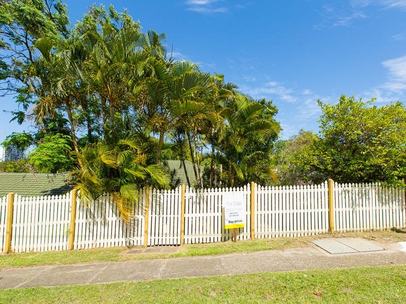 2/179 Turpin Road, Labrador QLD 4215