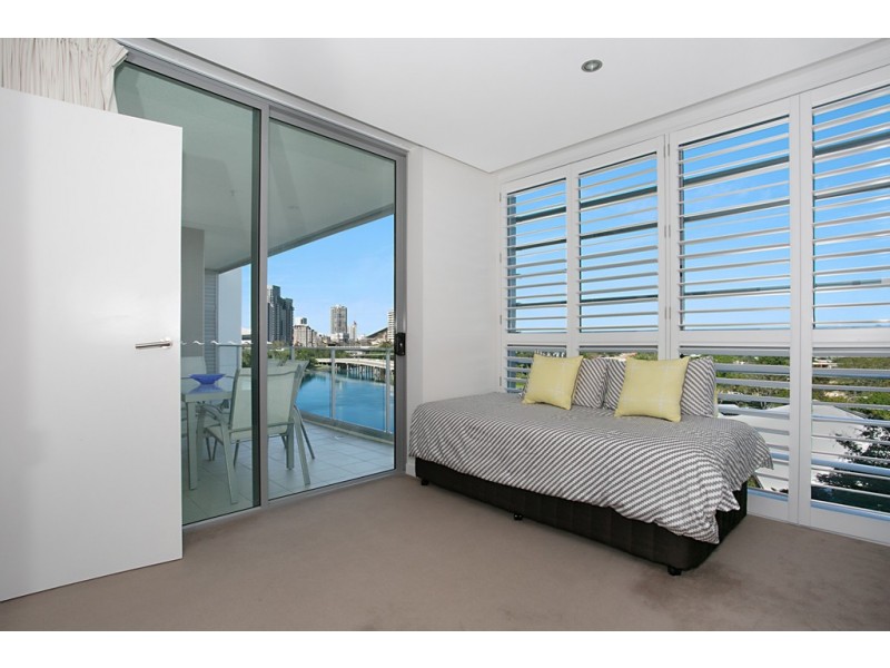 1401 ‘Freshwater Point’ 33 TE Peters Drive, Broadbeach Waters QLD 4218