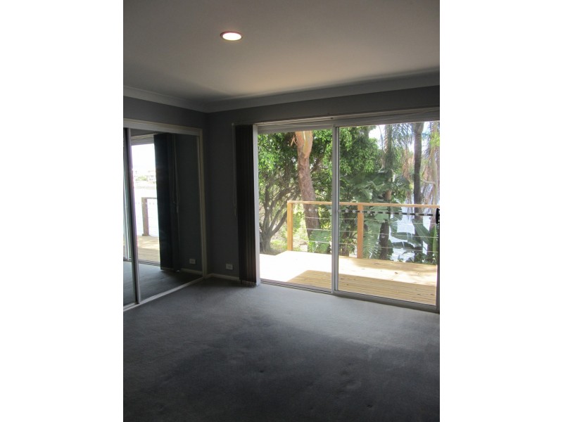 59 Cayman Dr, Clear Island Waters QLD 4226