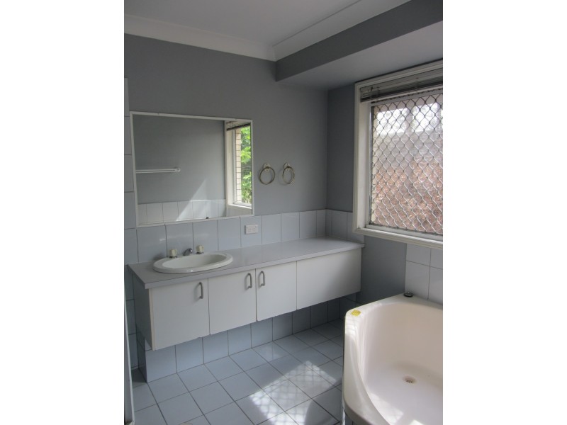 59 Cayman Dr, Clear Island Waters QLD 4226