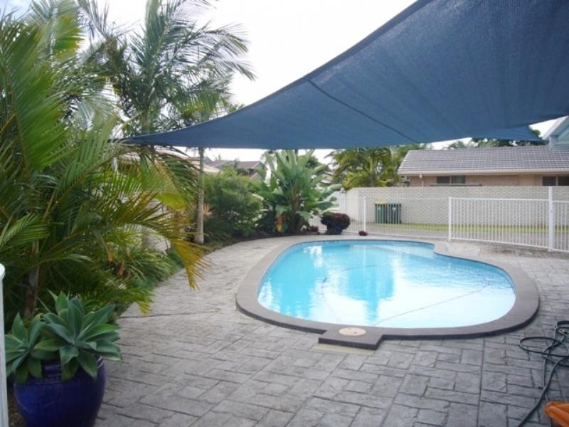 59 Cayman Dr, Clear Island Waters QLD 4226