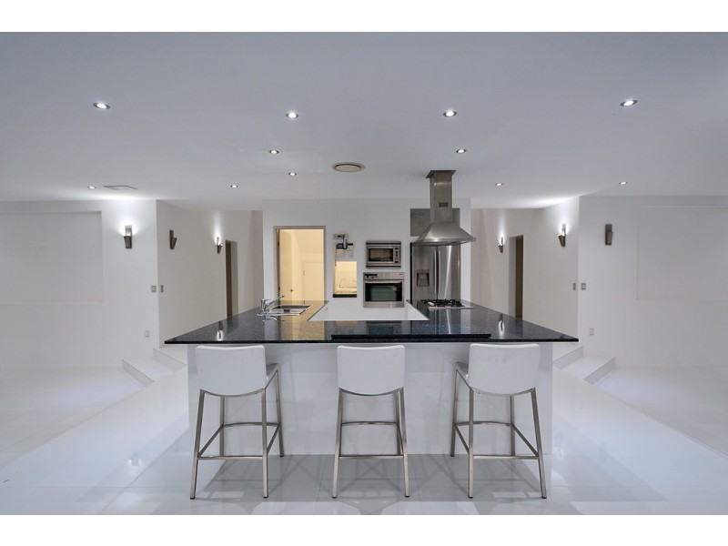 15 Midshipman Court, Surfers Paradise QLD 4217