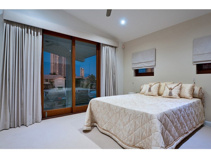 15 Midshipman Court, Surfers Paradise QLD 4217