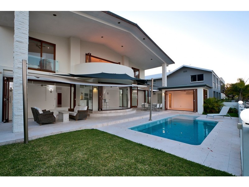 15 Midshipman Court, Surfers Paradise QLD 4217