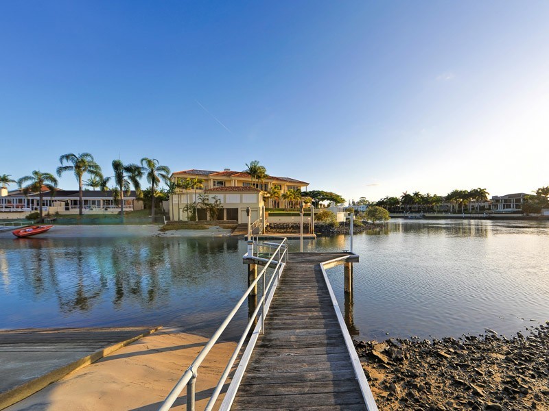 335 Monaco Street, Broadbeach Waters QLD 4218