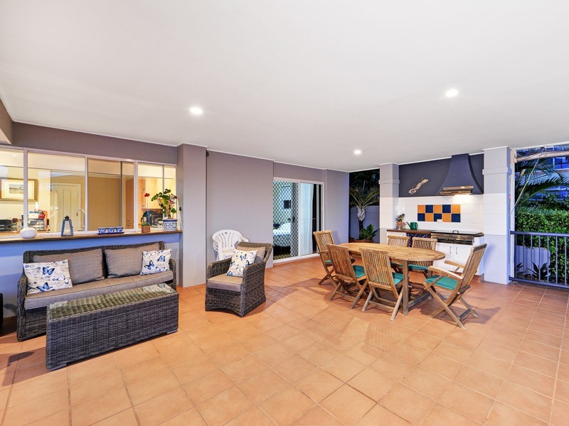 335 Monaco Street, Broadbeach Waters QLD 4218