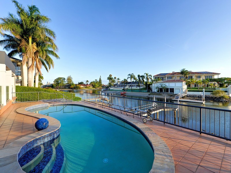335 Monaco Street, Broadbeach Waters QLD 4218