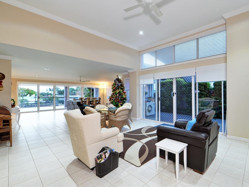 335 Monaco Street, Broadbeach Waters QLD 4218