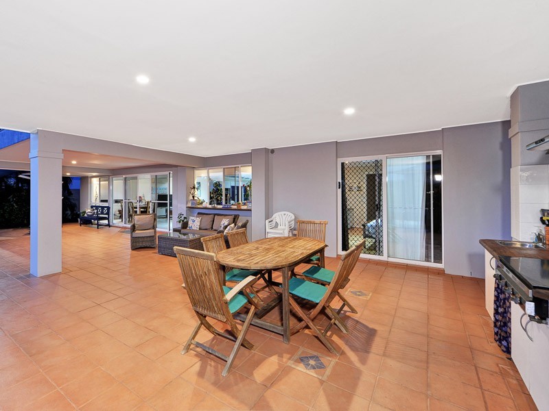 335 Monaco Street, Broadbeach Waters QLD 4218