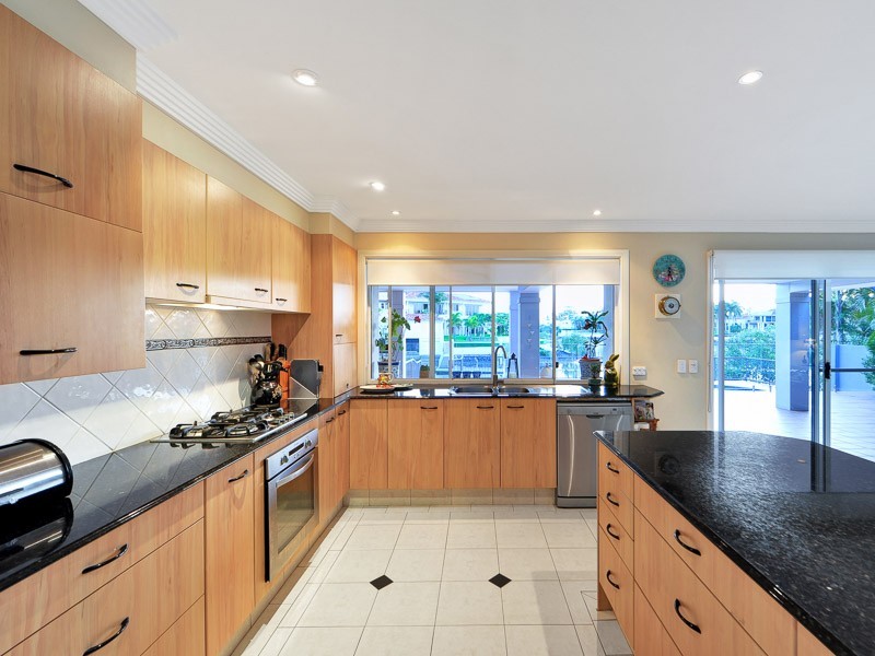 335 Monaco Street, Broadbeach Waters QLD 4218