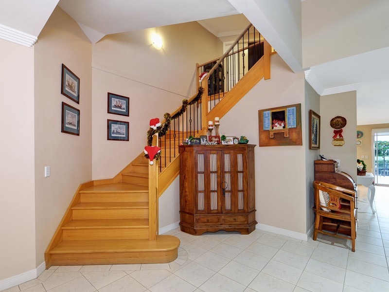 335 Monaco Street, Broadbeach Waters QLD 4218