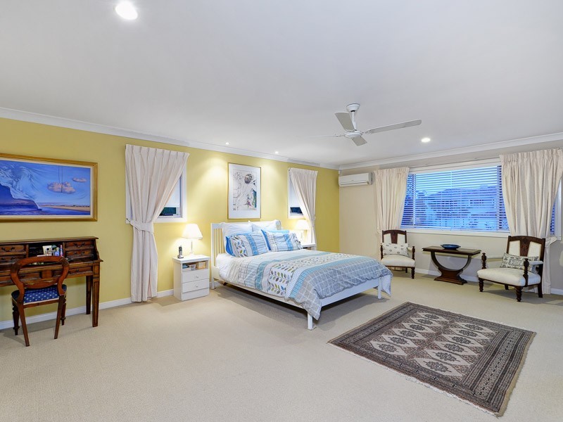 335 Monaco Street, Broadbeach Waters QLD 4218